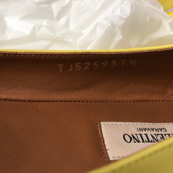 NWT VALENTINO GARAVANI Classic Leather Flats - Picture 3 of 5